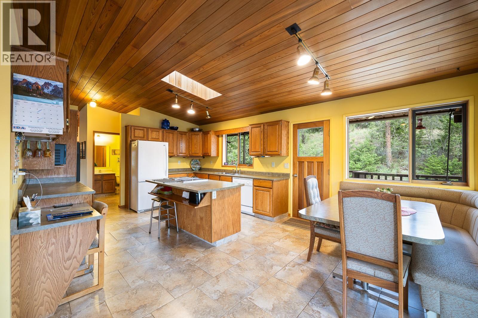 12610 Oyama Road, Oyama, British Columbia  V4V 2A4 - Photo 9 - 10386256