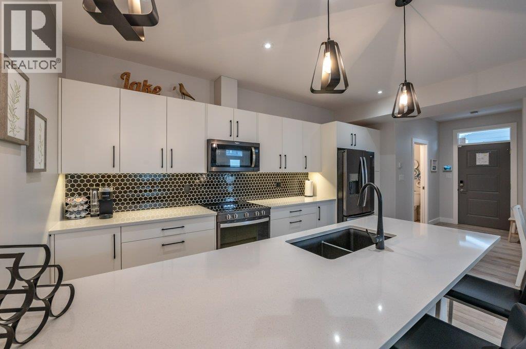 535 Westminster Avenue W Unit# 102, Penticton, British Columbia  V2A 1K4 - Photo 3 - 10389535