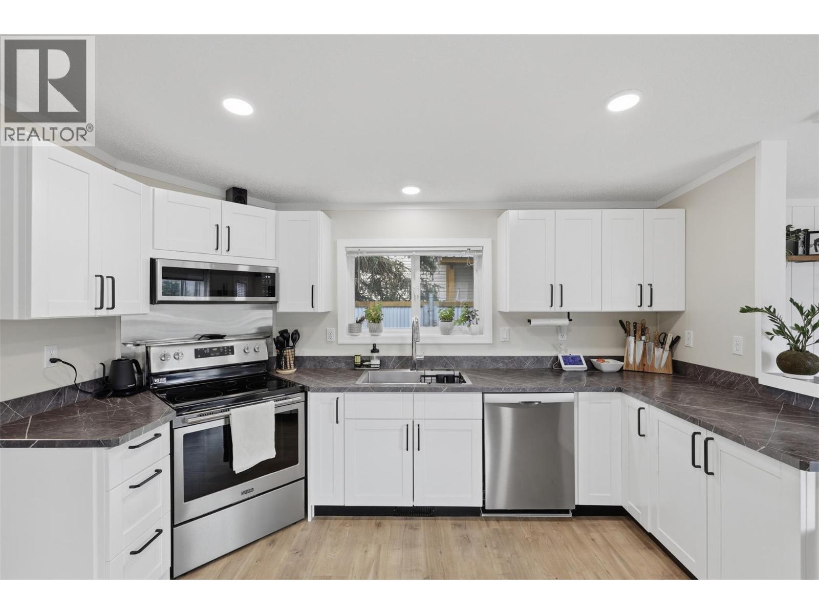 840 Klahanie Drive, Kamloops, British Columbia  V2C 5R2 - Photo 9 - 10388876