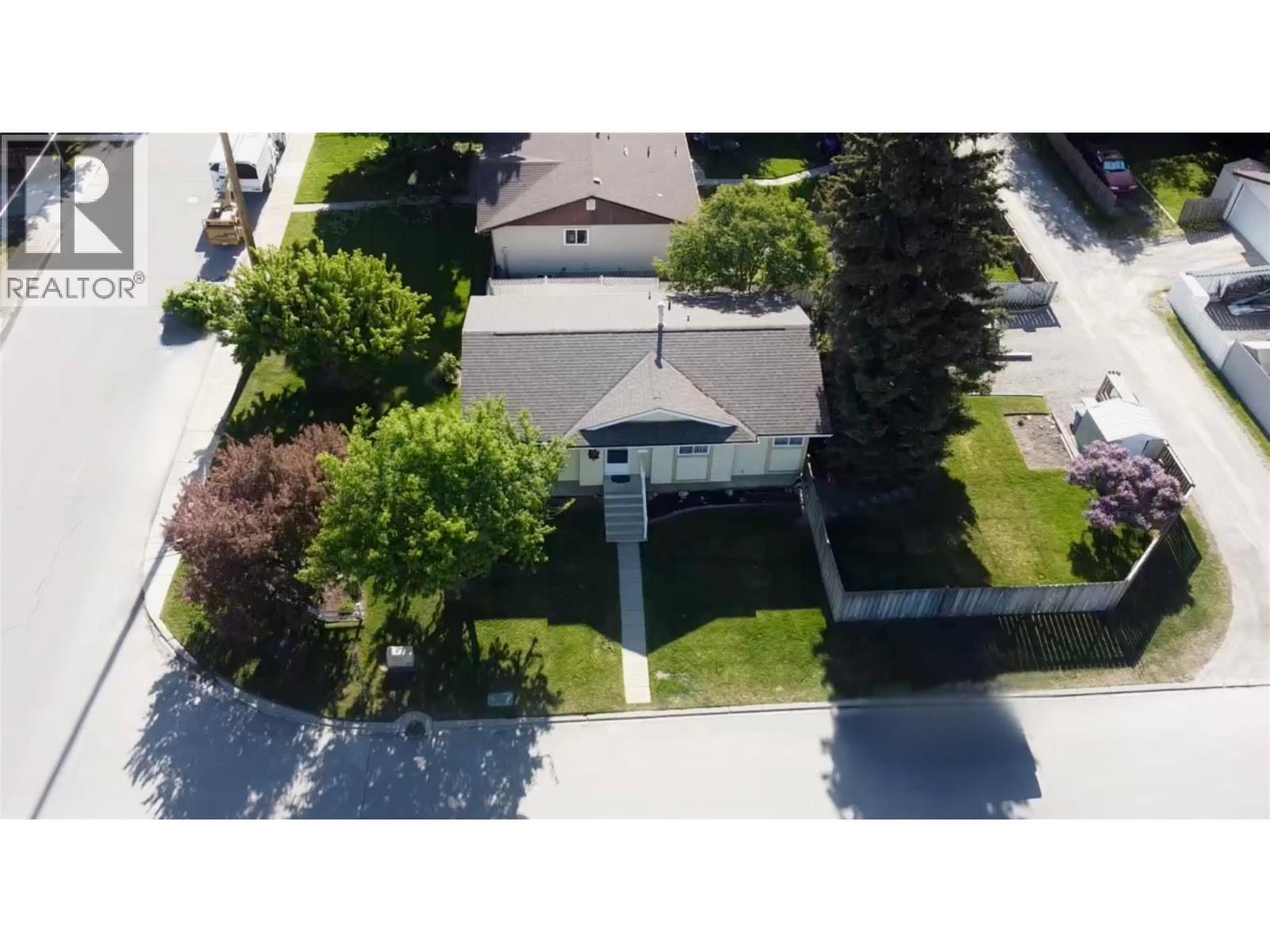 2501 3rd Street S, Cranbrook, British Columbia  V1C 4W4 - Photo 2 - 10387874