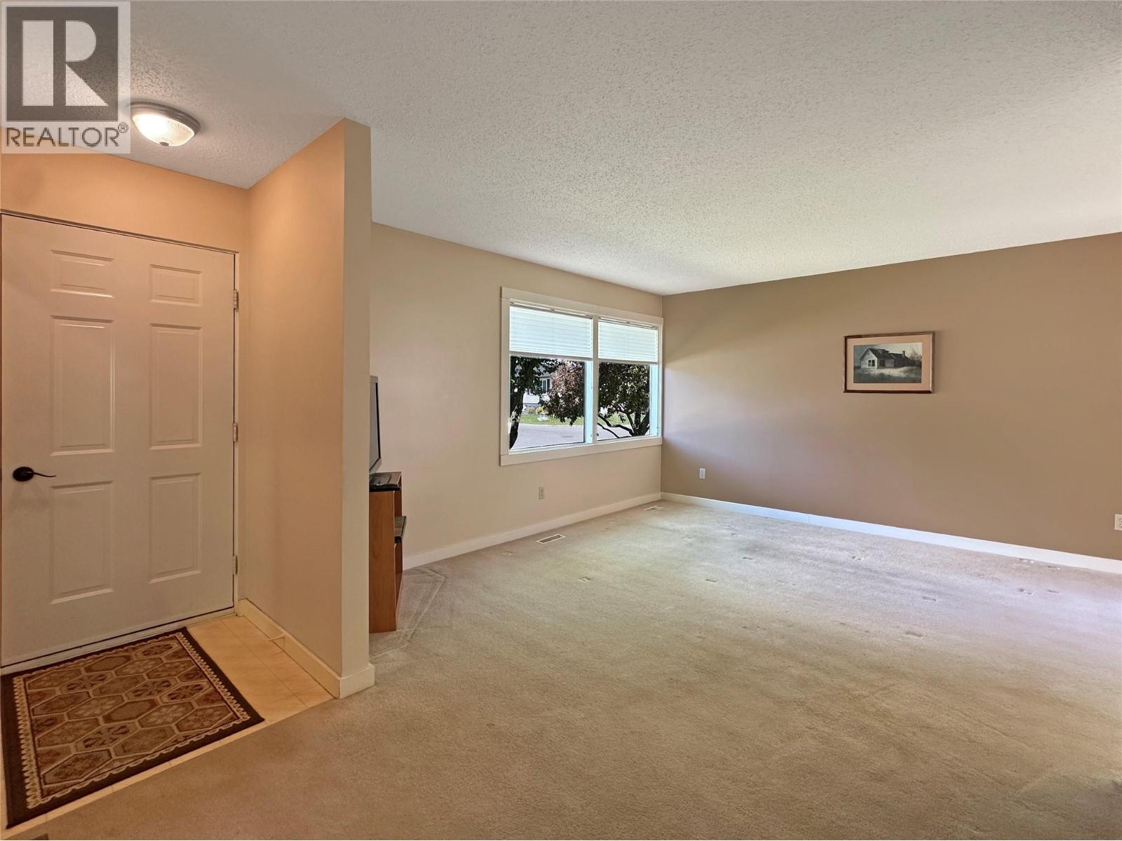 2501 3rd Street S, Cranbrook, British Columbia  V1C 4W4 - Photo 3 - 10387874