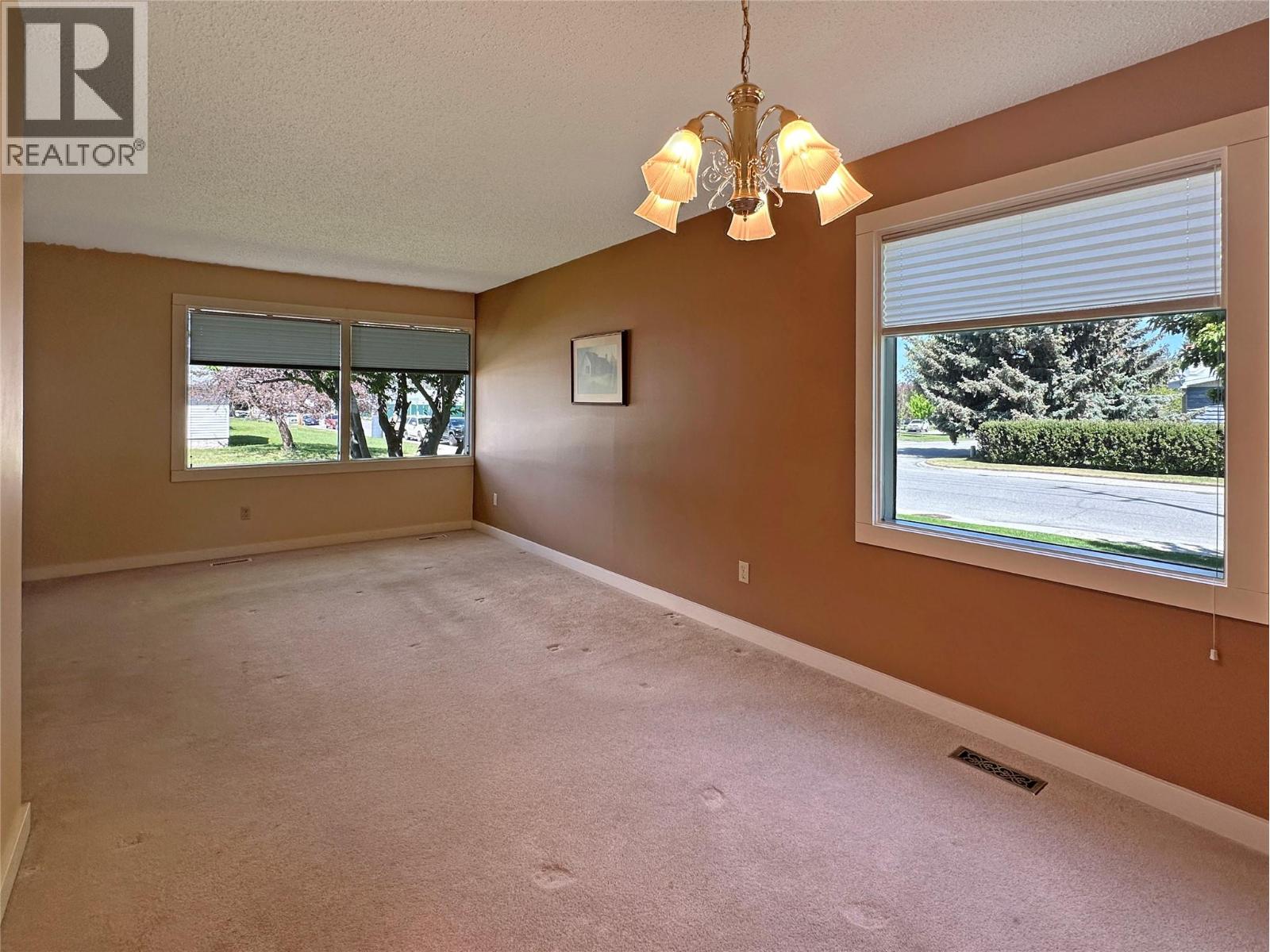 2501 3rd Street S, Cranbrook, British Columbia  V1C 4W4 - Photo 6 - 10387874