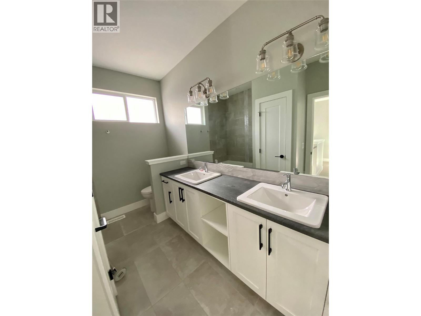 5402 Kestrel Lane, Kelowna, British Columbia  V1W 0A6 - Photo 17 - 10389498