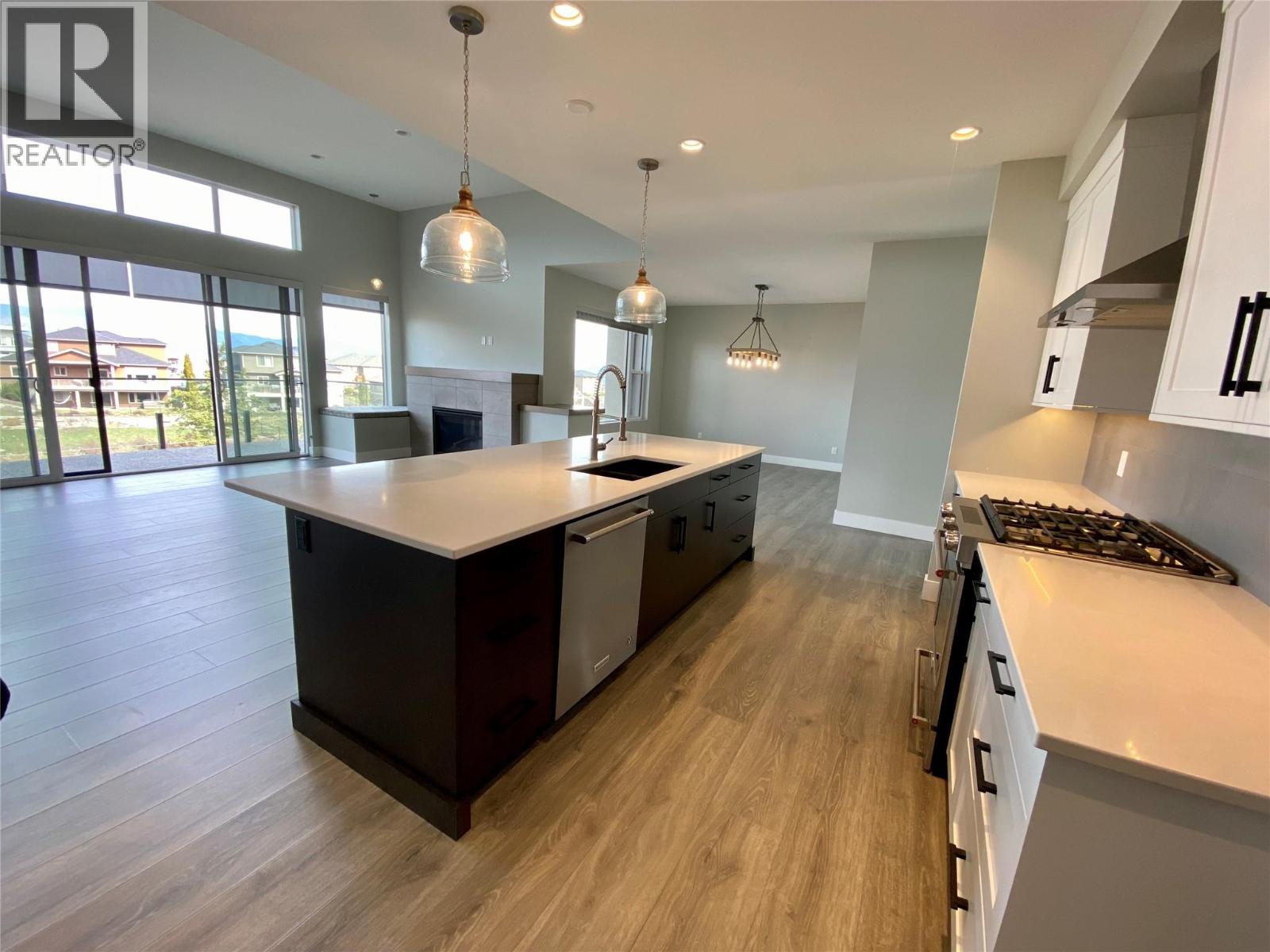 5402 Kestrel Lane, Kelowna, British Columbia  V1W 0A6 - Photo 2 - 10389498