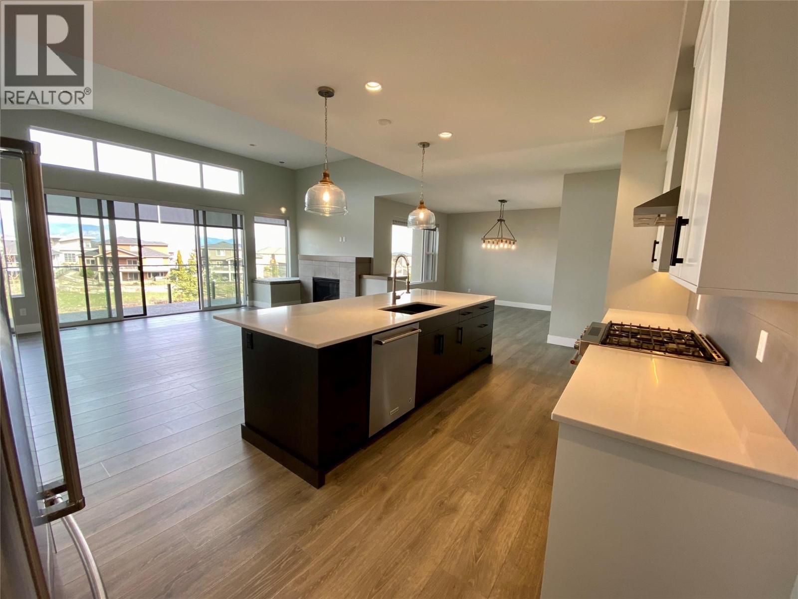 5402 Kestrel Lane, Kelowna, British Columbia  V1W 0A6 - Photo 3 - 10389498