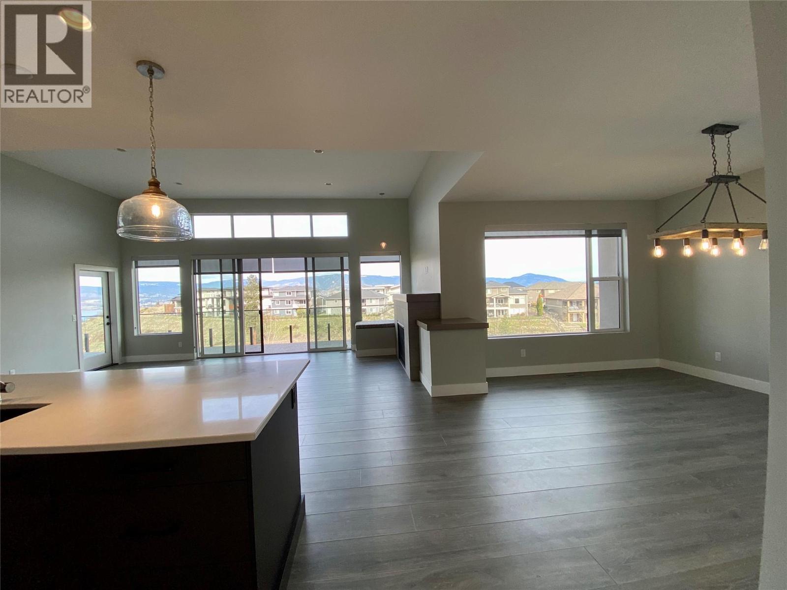 5402 Kestrel Lane, Kelowna, British Columbia  V1W 0A6 - Photo 4 - 10389498
