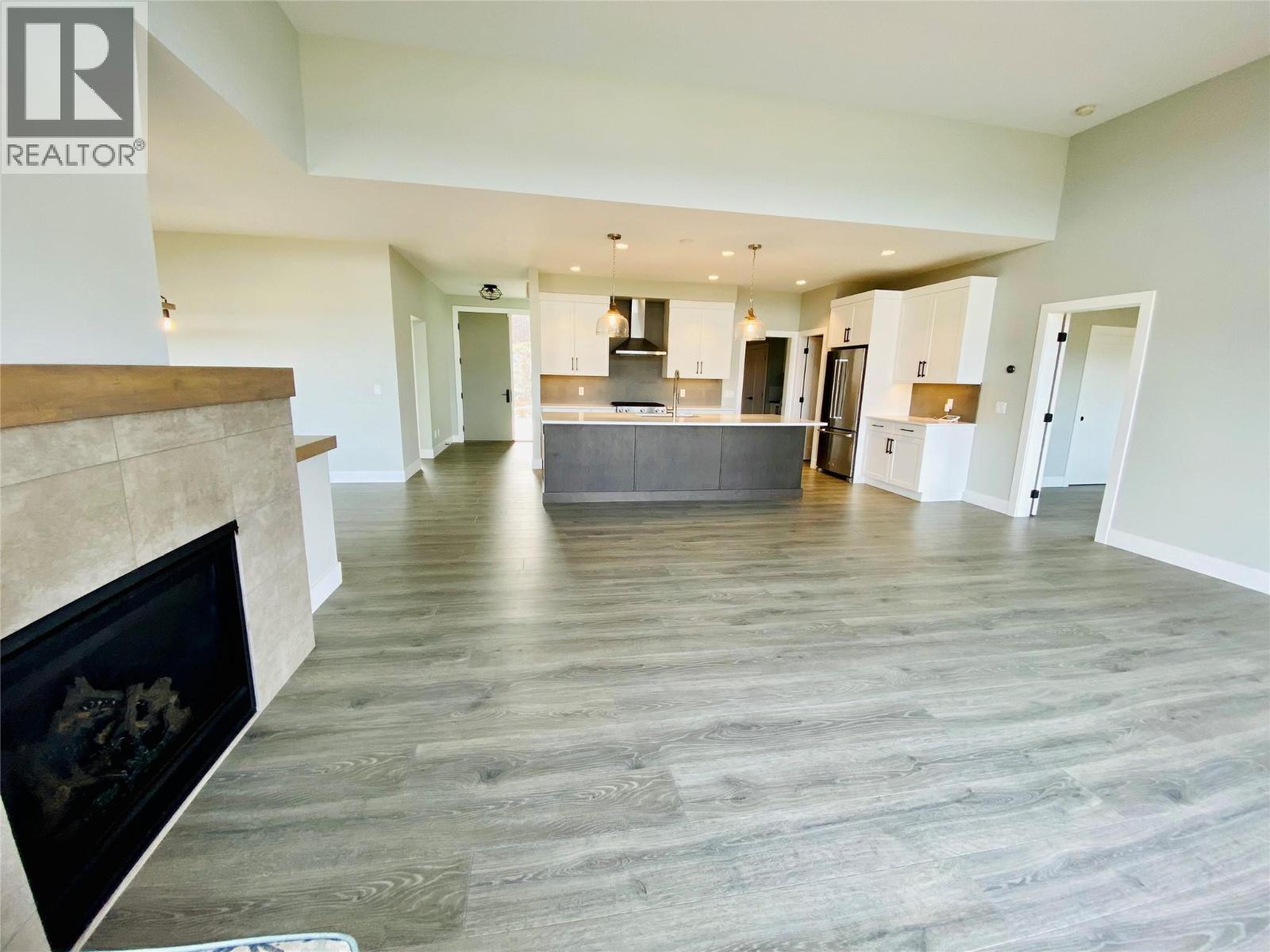 5402 Kestrel Lane, Kelowna, British Columbia  V1W 0A6 - Photo 5 - 10389498