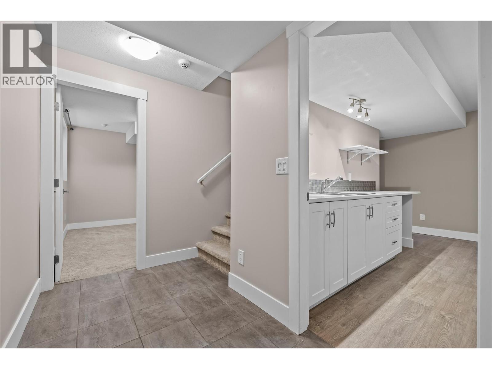 827 Juniper Road, Kelowna, British Columbia  V1X 3R8 - Photo 32 - 10389502