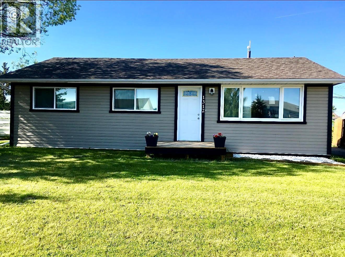 1312 116 Avenue, Dawson Creek, British Columbia  V1G 3E7 - Photo 1 - 10389693