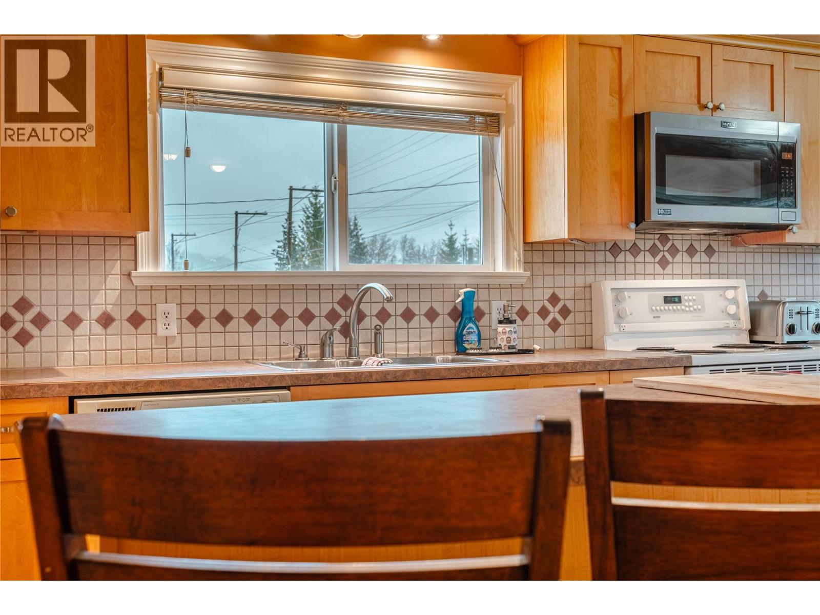 819 Victoria Road W, Revelstoke, British Columbia  V0E 2S0 - Photo 16 - 10389646