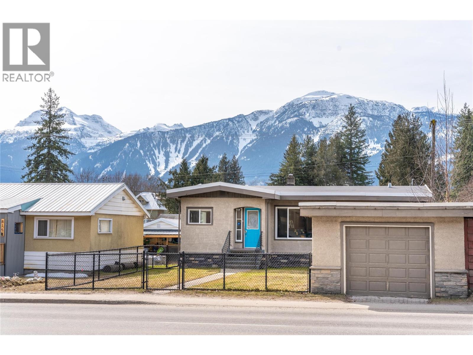 819 Victoria Road W, Revelstoke, British Columbia  V0E 2S0 - Photo 3 - 10389646