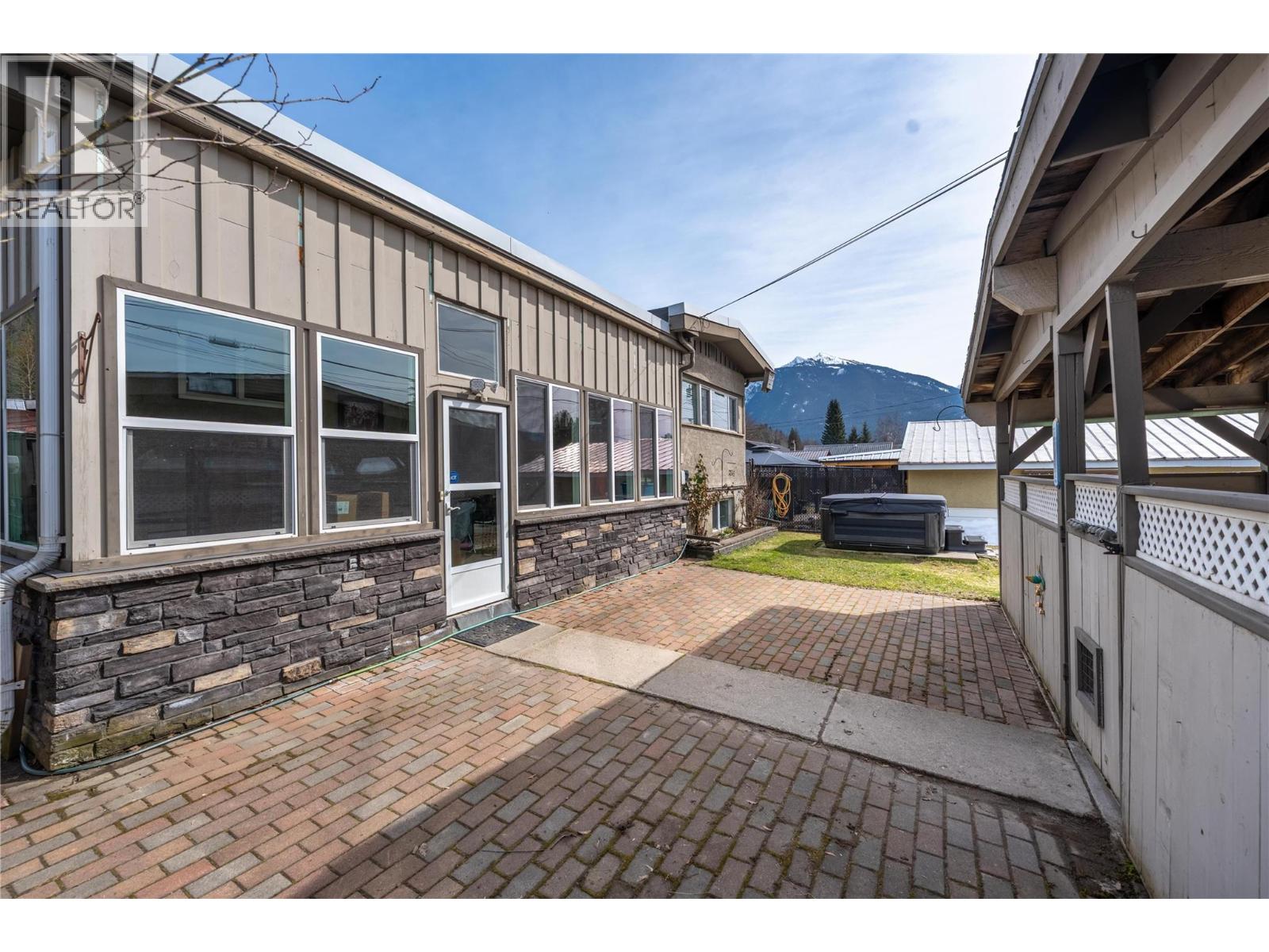 819 Victoria Road W, Revelstoke, British Columbia  V0E 2S0 - Photo 7 - 10389646