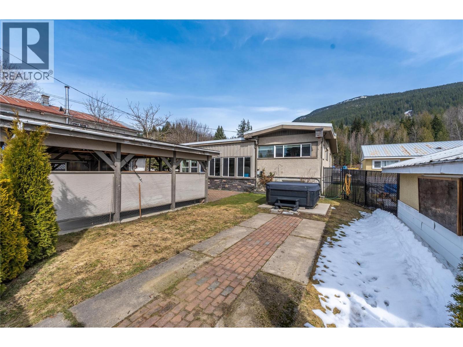 819 Victoria Road W, Revelstoke, British Columbia  V0E 2S0 - Photo 8 - 10389646