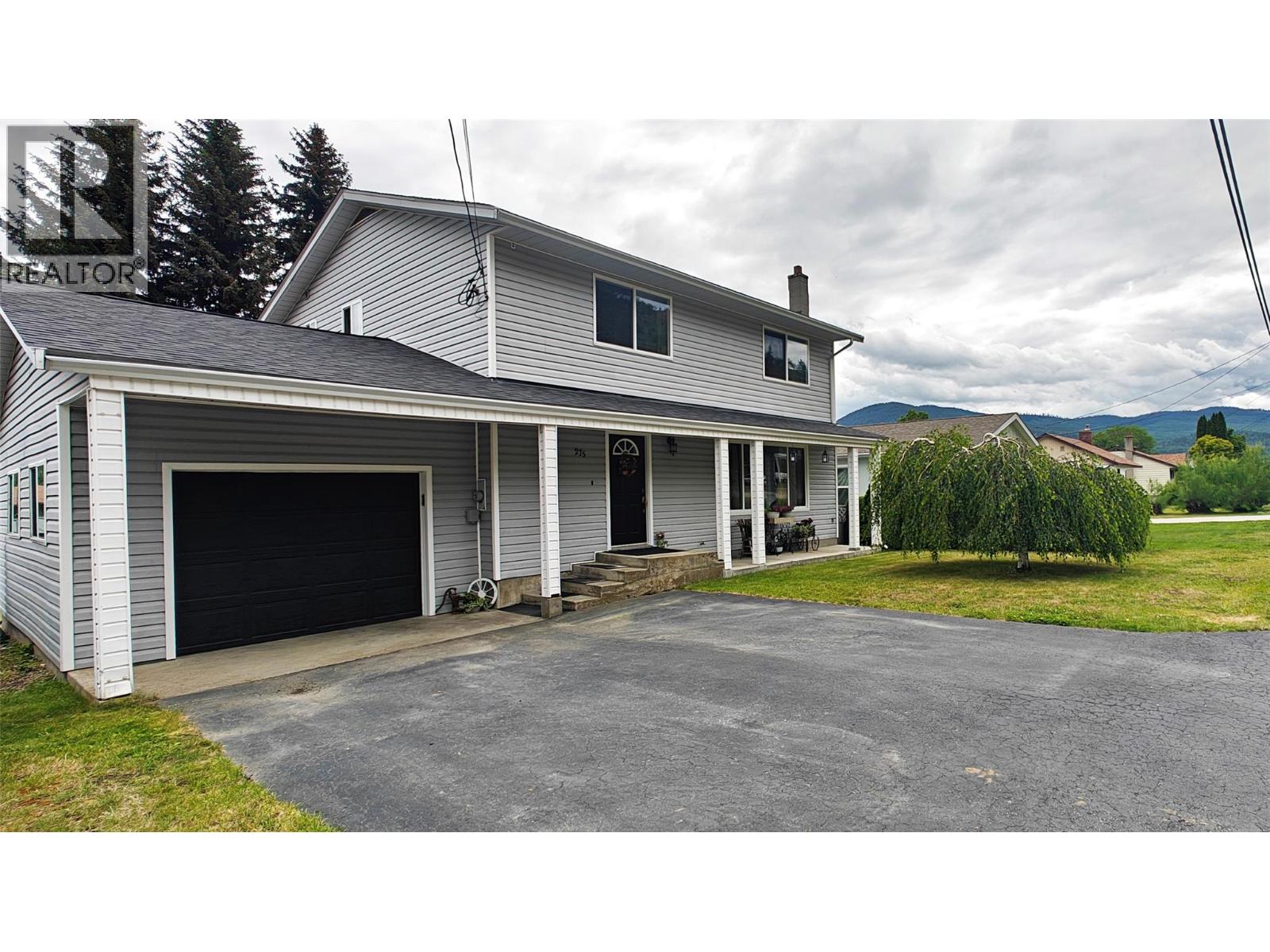 275 10th Avenue, Montrose, British Columbia  V0G 1P0 - Photo 1 - 10389597