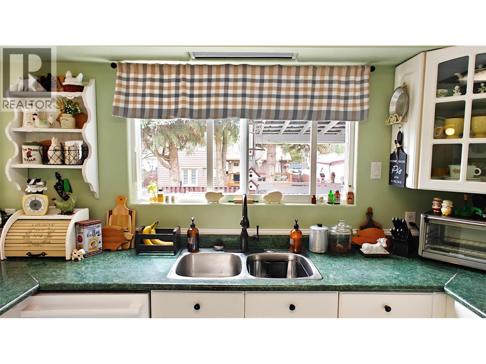 275 10th Avenue, Montrose, British Columbia  V0G 1P0 - Photo 12 - 10389597