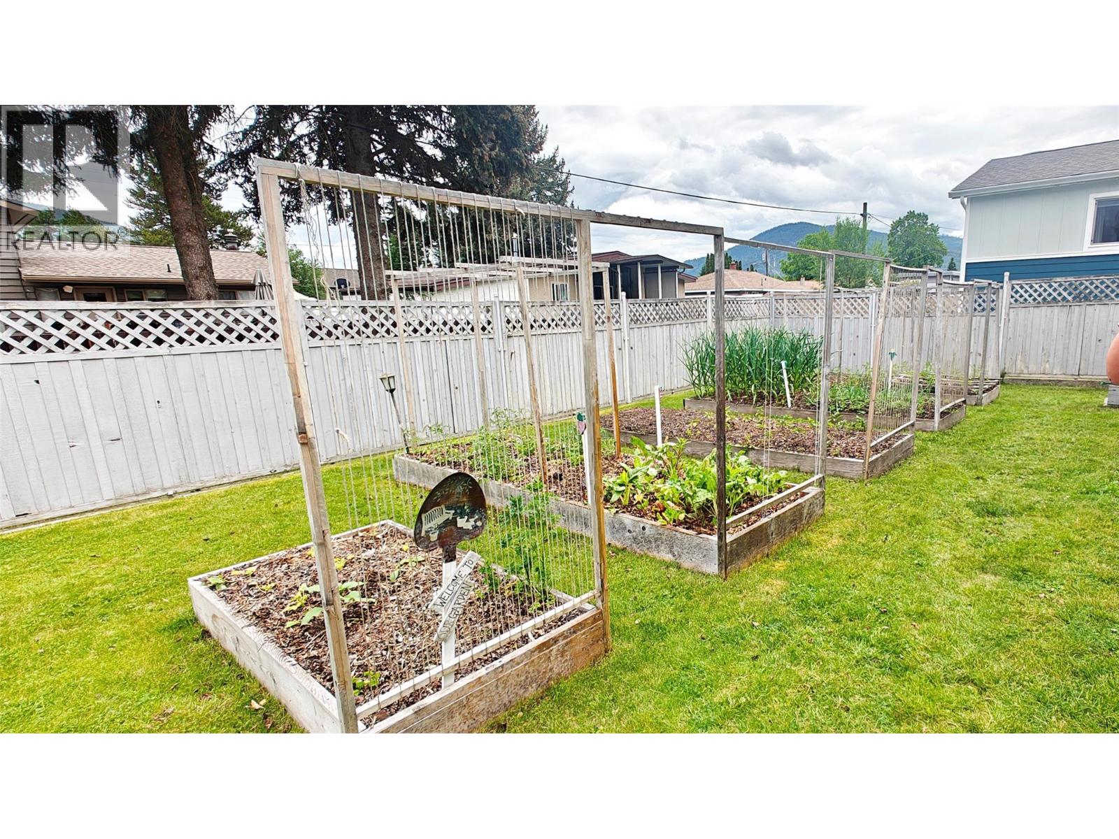 275 10th Avenue, Montrose, British Columbia  V0G 1P0 - Photo 34 - 10389597