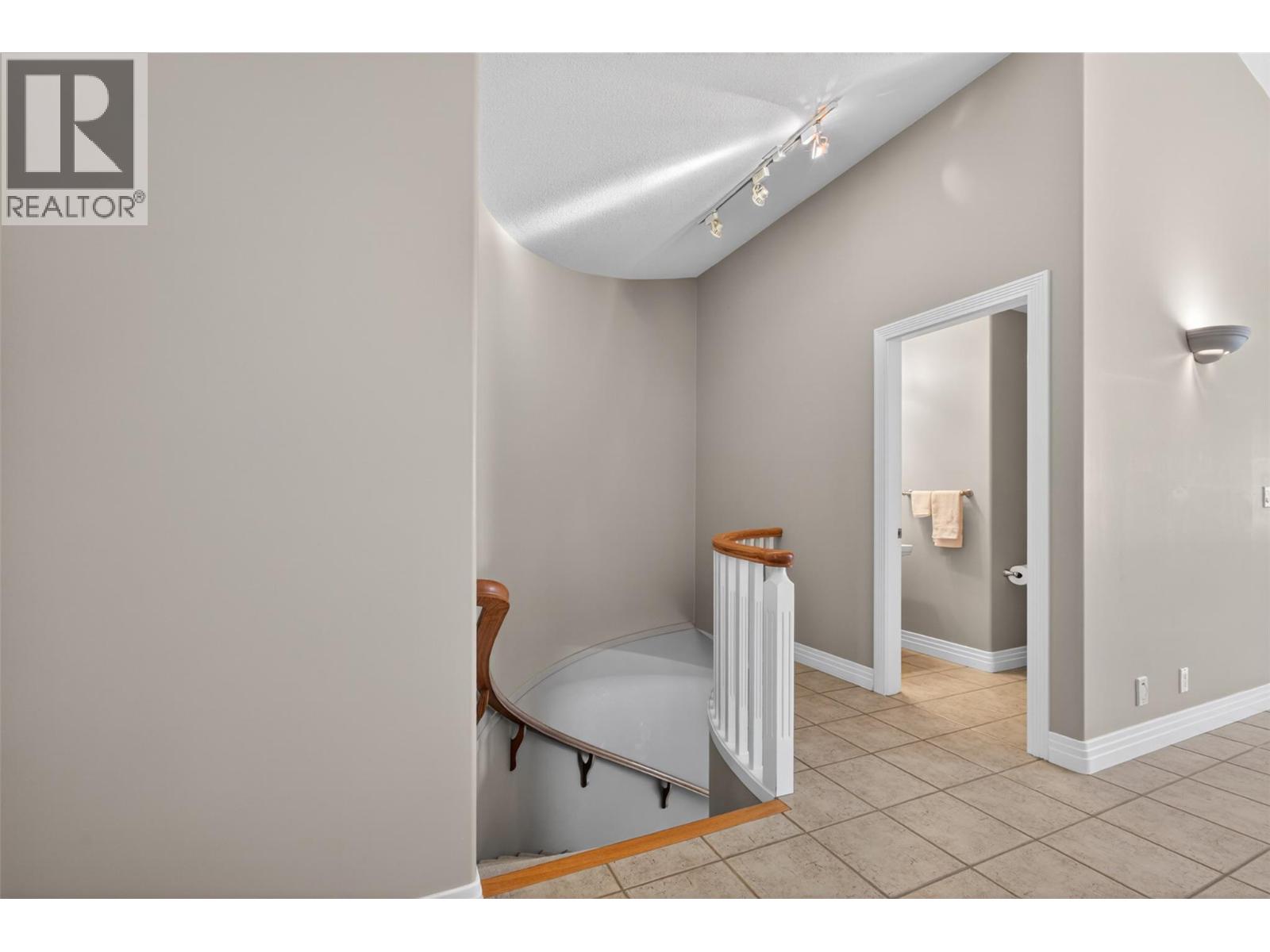 4618 Darin Place, Kelowna, British Columbia  V1W 4S2 - Photo 5 - 10387978