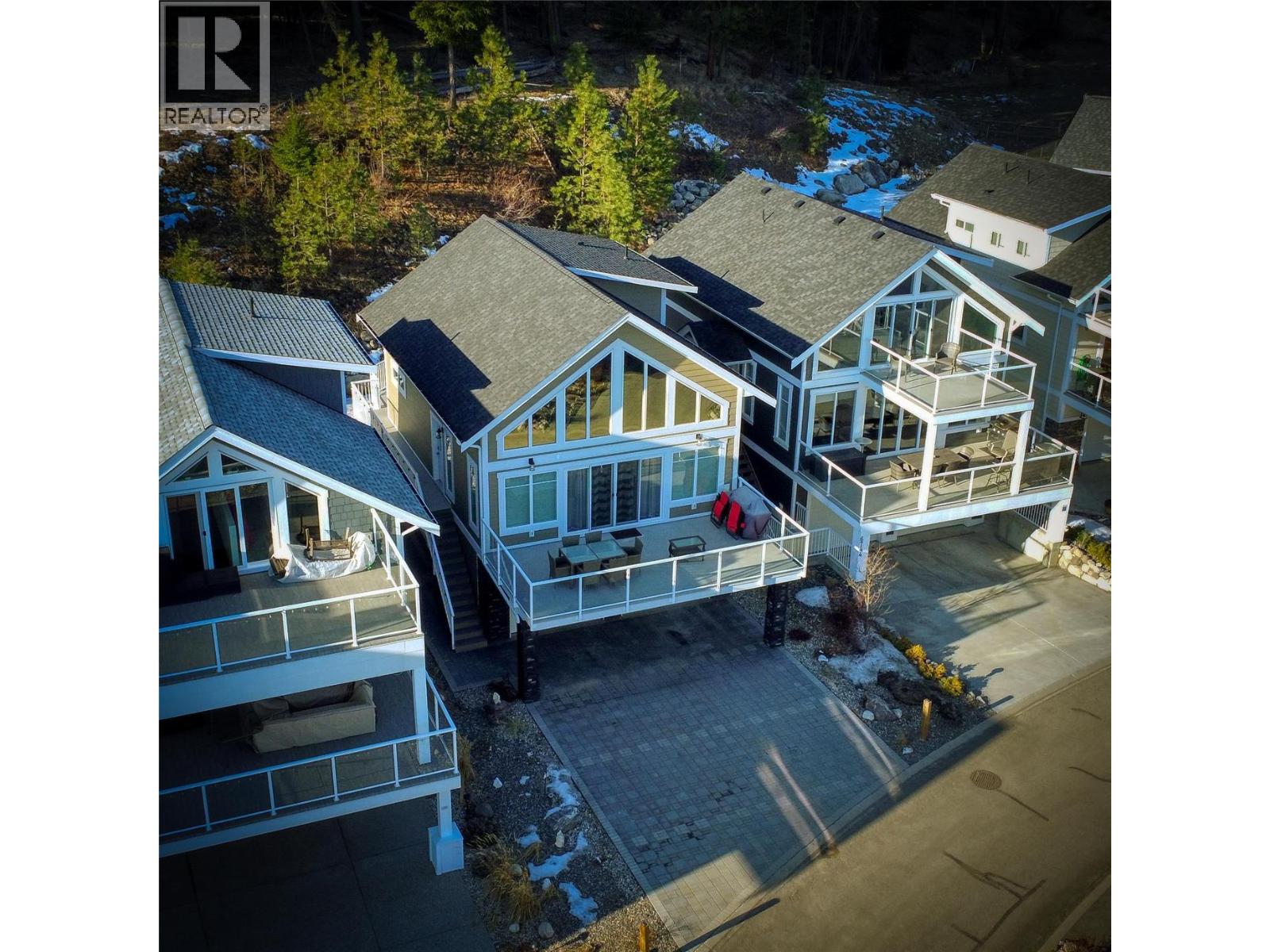 6742 Marbella Loop Unit# 302, Kelowna, British Columbia  V1Z 3R8 - Photo 2 - 10389686