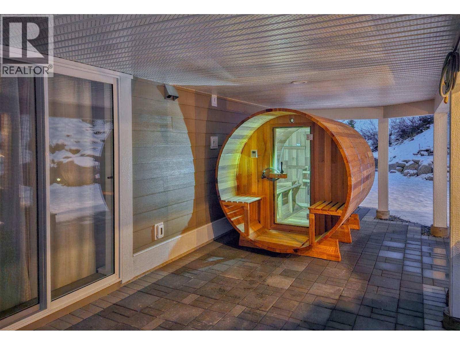 6742 Marbella Loop Unit# 302, Kelowna, British Columbia  V1Z 3R8 - Photo 3 - 10389686