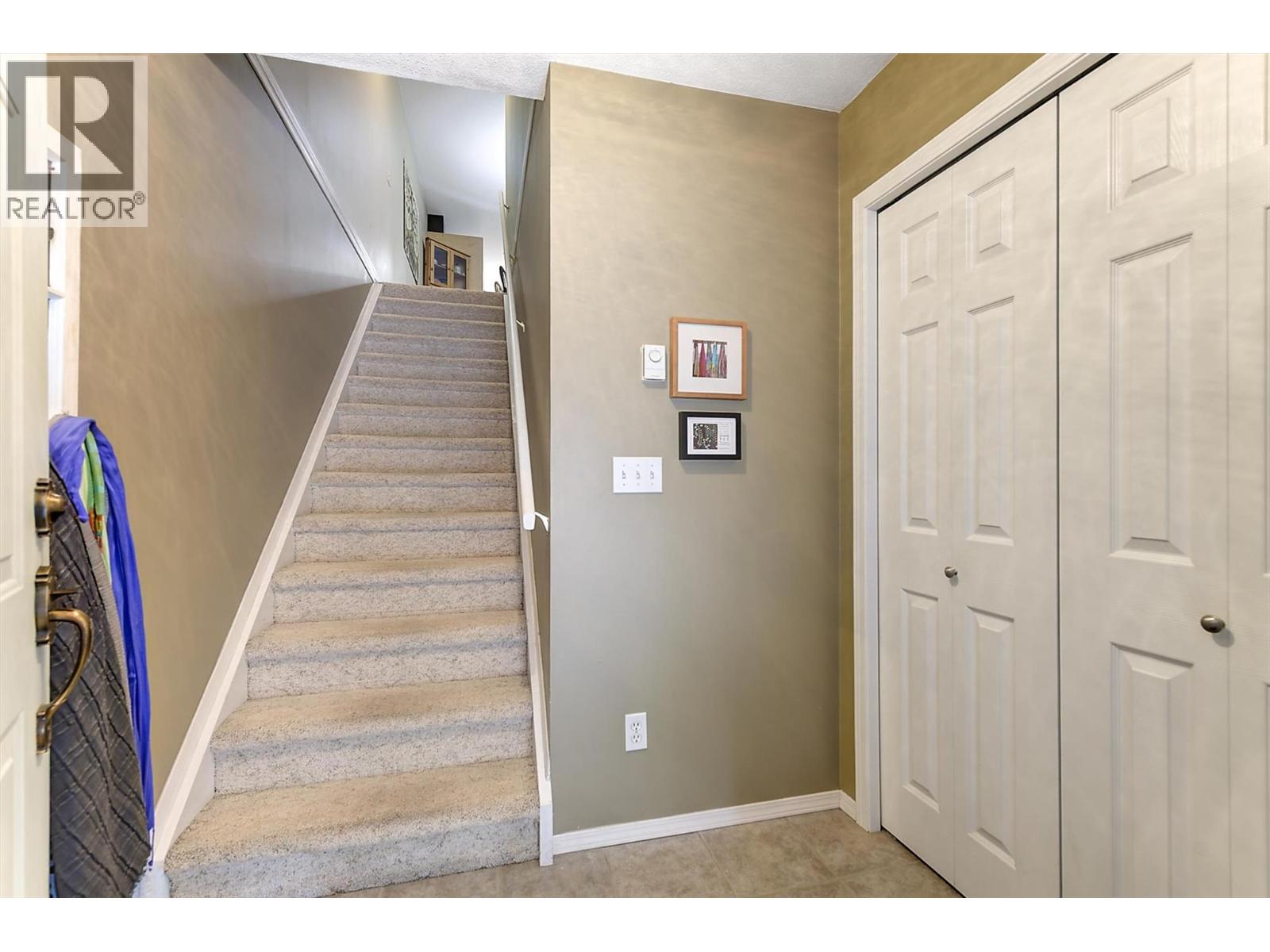 1672 Thayer Court, Kelowna, British Columbia  V1Y 8M2 - Photo 2 - 10389618