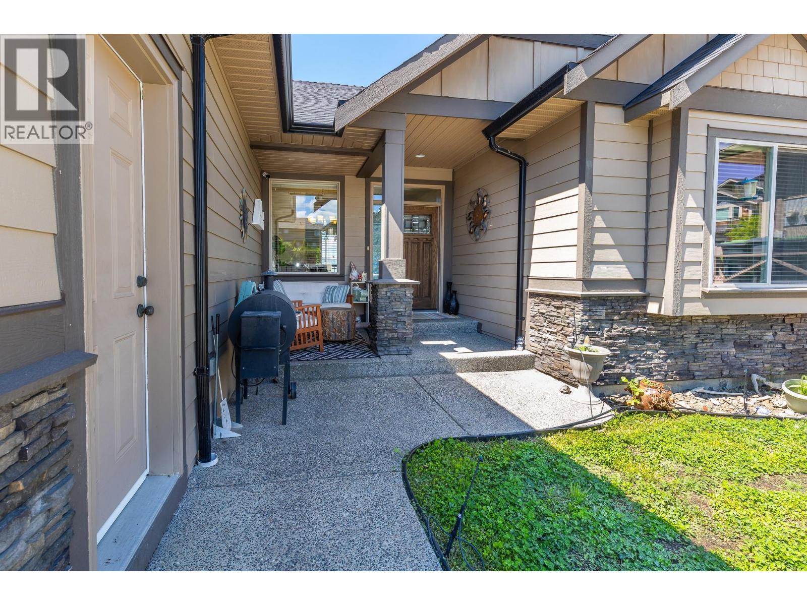 6552 Blackcomb Place, Vernon, British Columbia  V1B 4E1 - Photo 3 - 10389611