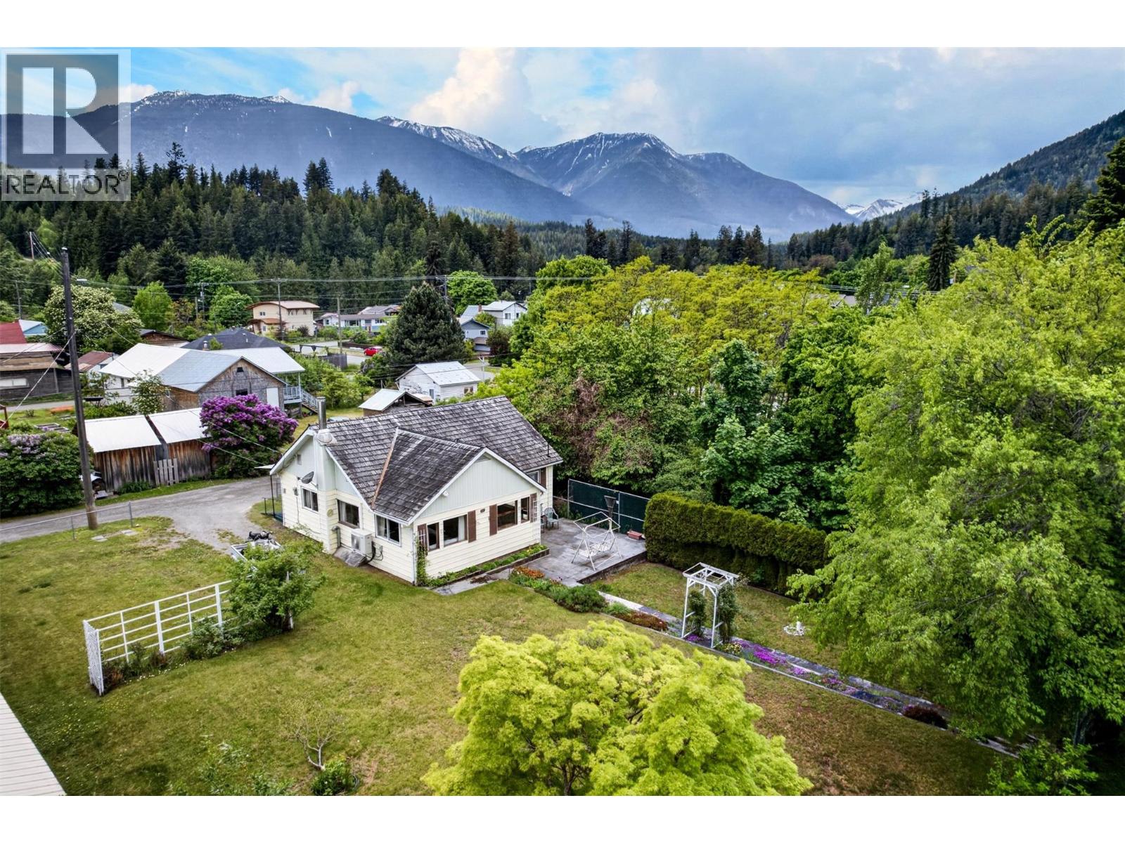 239 B Avenue, Kaslo, British Columbia  V0G 1M0 - Photo 1 - 10389251