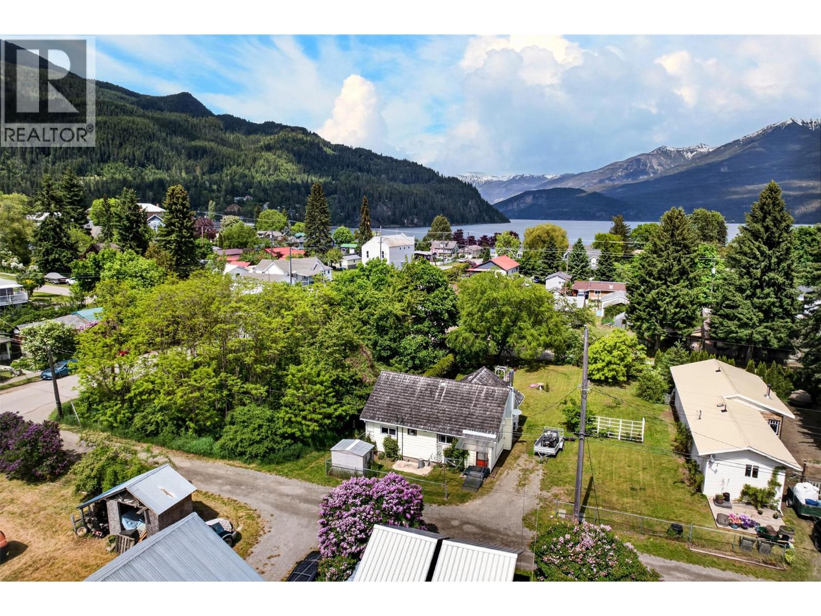239 B Avenue, Kaslo, British Columbia  V0G 1M0 - Photo 3 - 10389251
