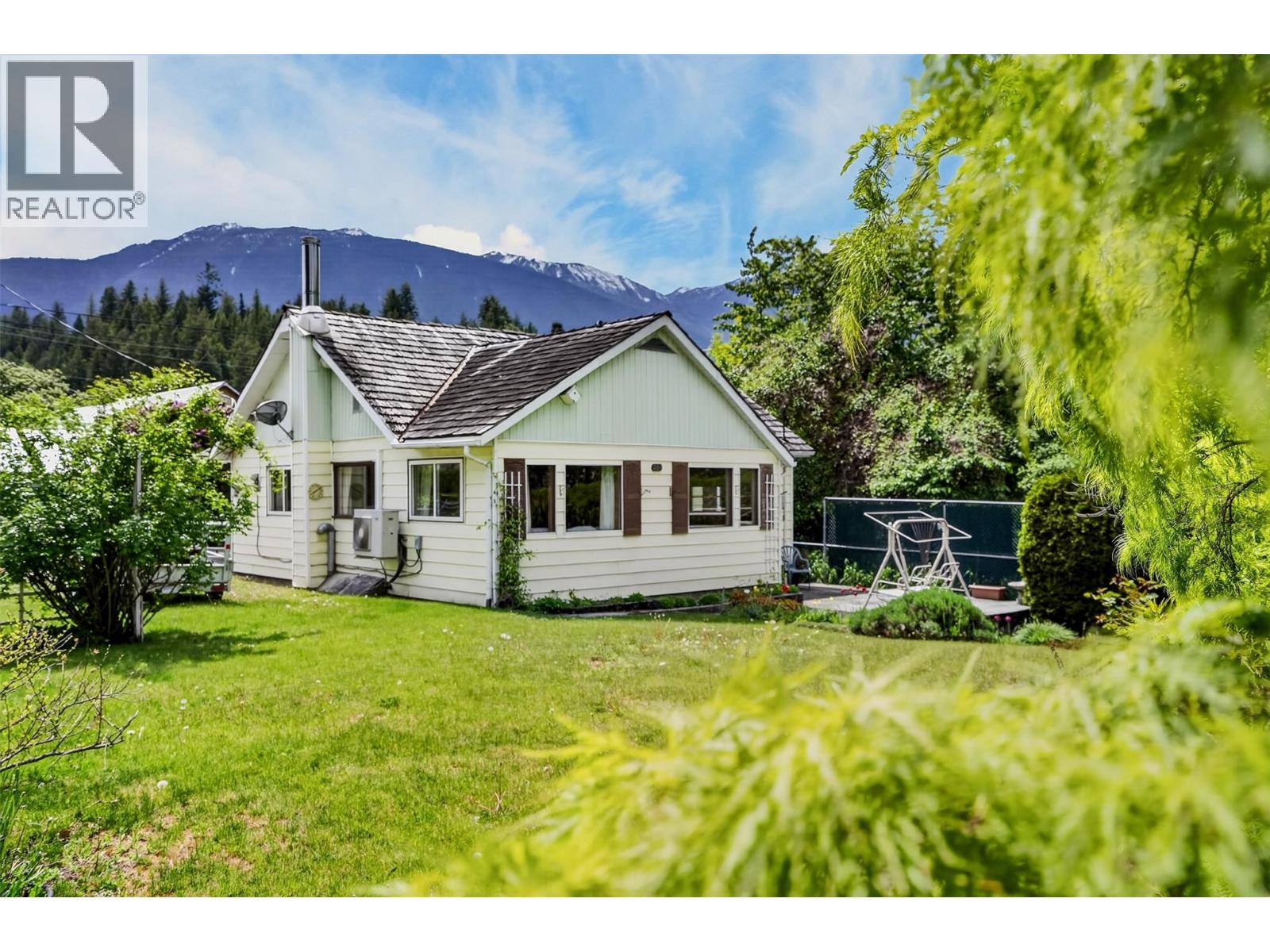 239 B Avenue, Kaslo, British Columbia  V0G 1M0 - Photo 4 - 10389251