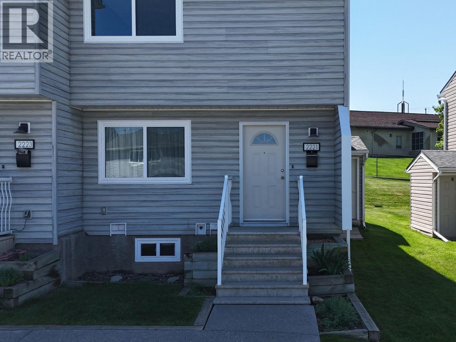 2221 3rd Street N, Cranbrook, British Columbia  V1C 5G7 - Photo 1 - 10389228
