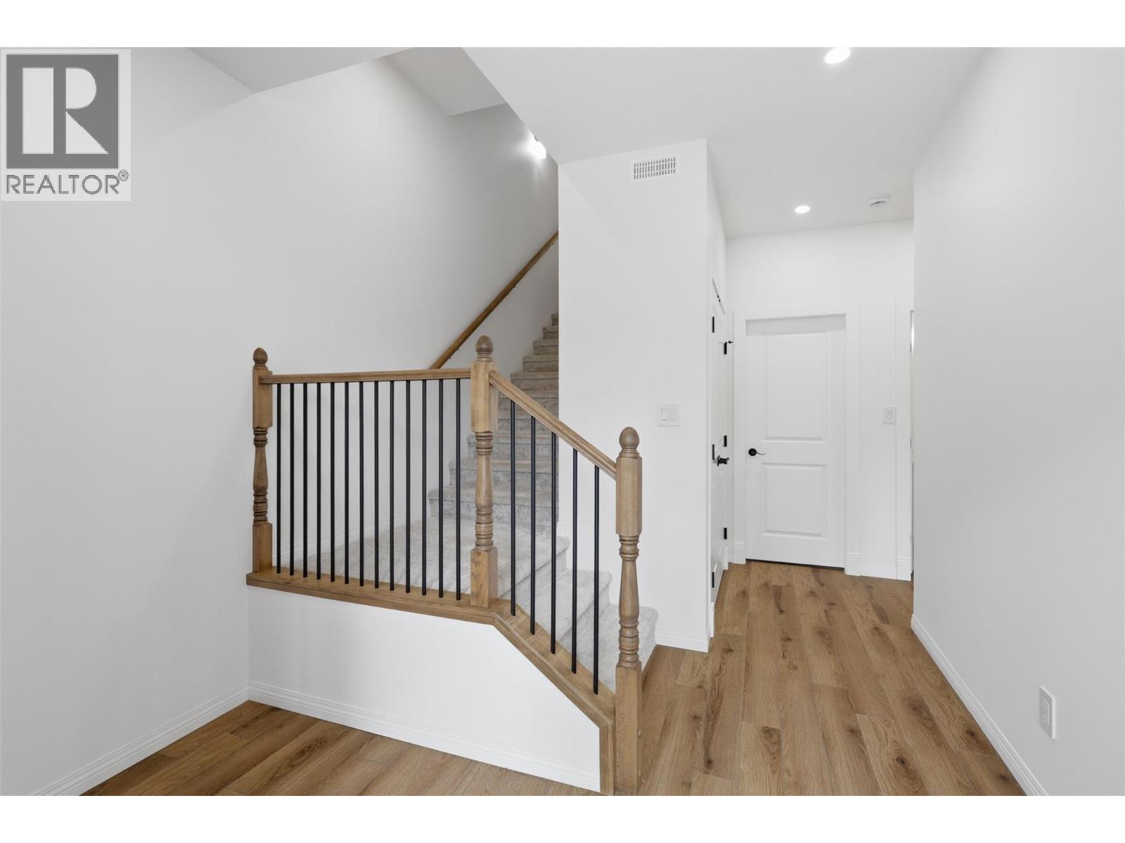 1832 Springhill Drive, Kamloops, British Columbia  V2E 1P9 - Photo 9 - 10389005