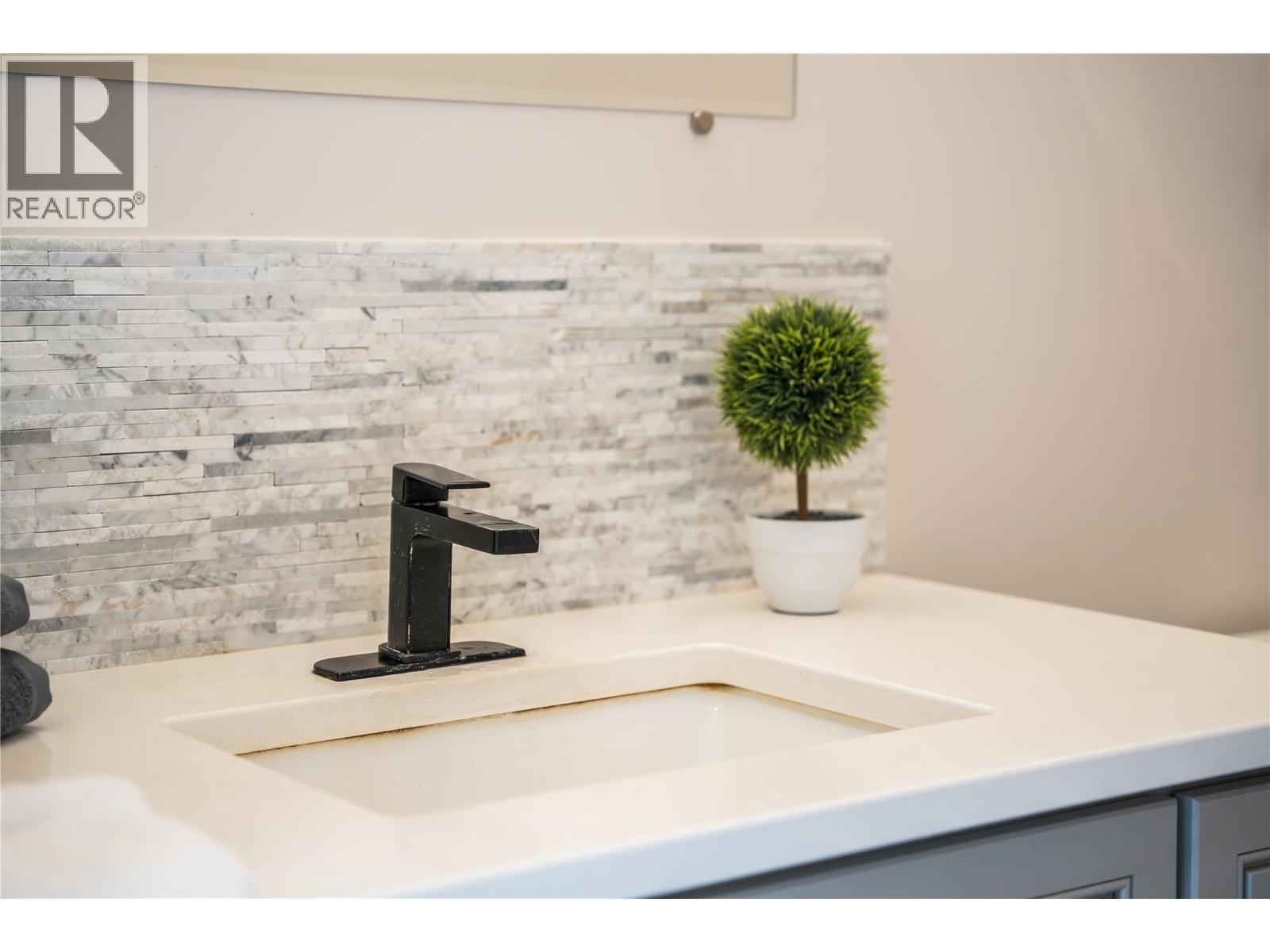 2614 3a Highway, Nelson, British Columbia  V1L 6K9 - Photo 12 - 10388636