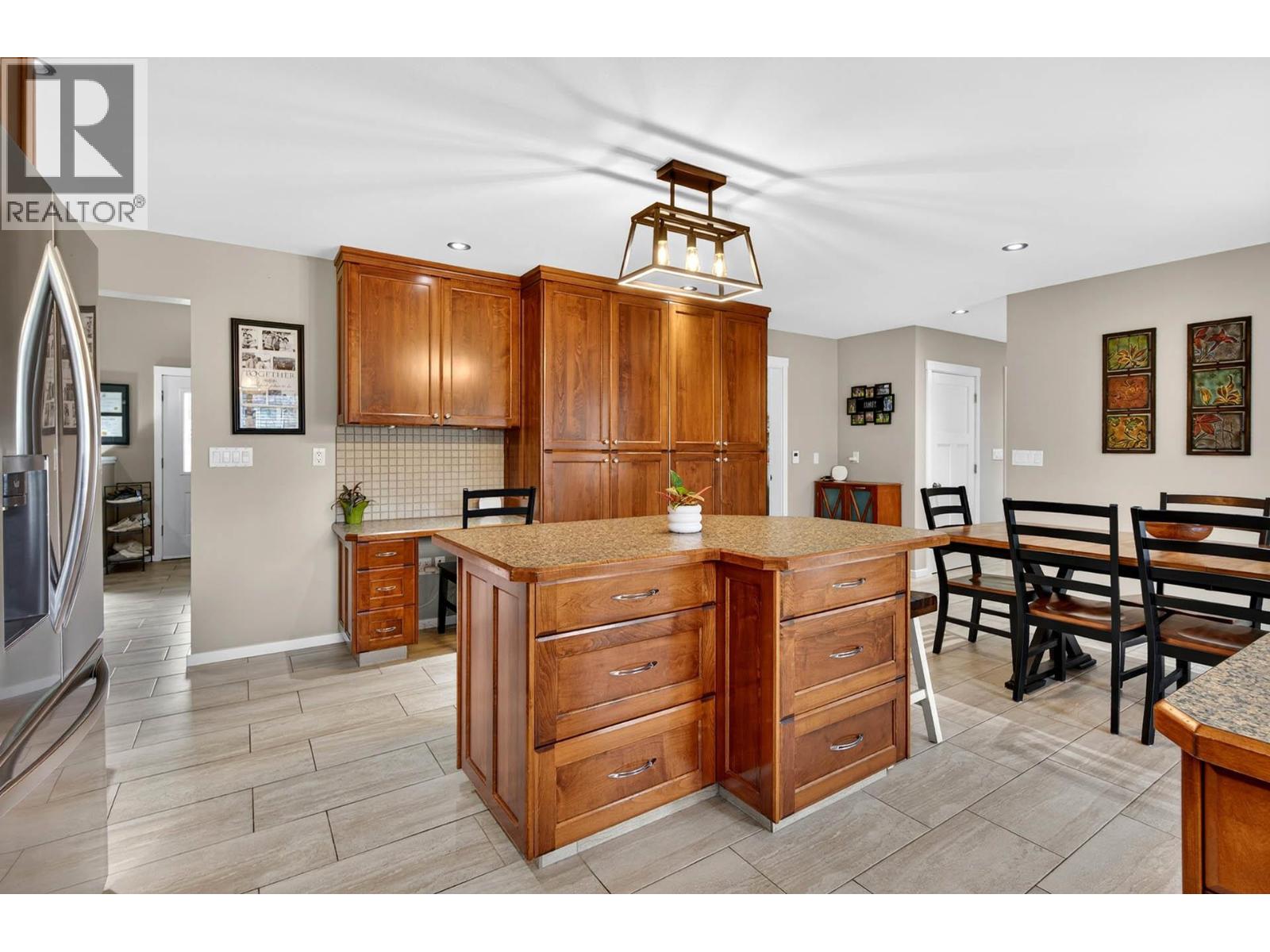 6451 Beaver Crescent, Kamloops, British Columbia  V2C 4V2 - Photo 11 - 10389729