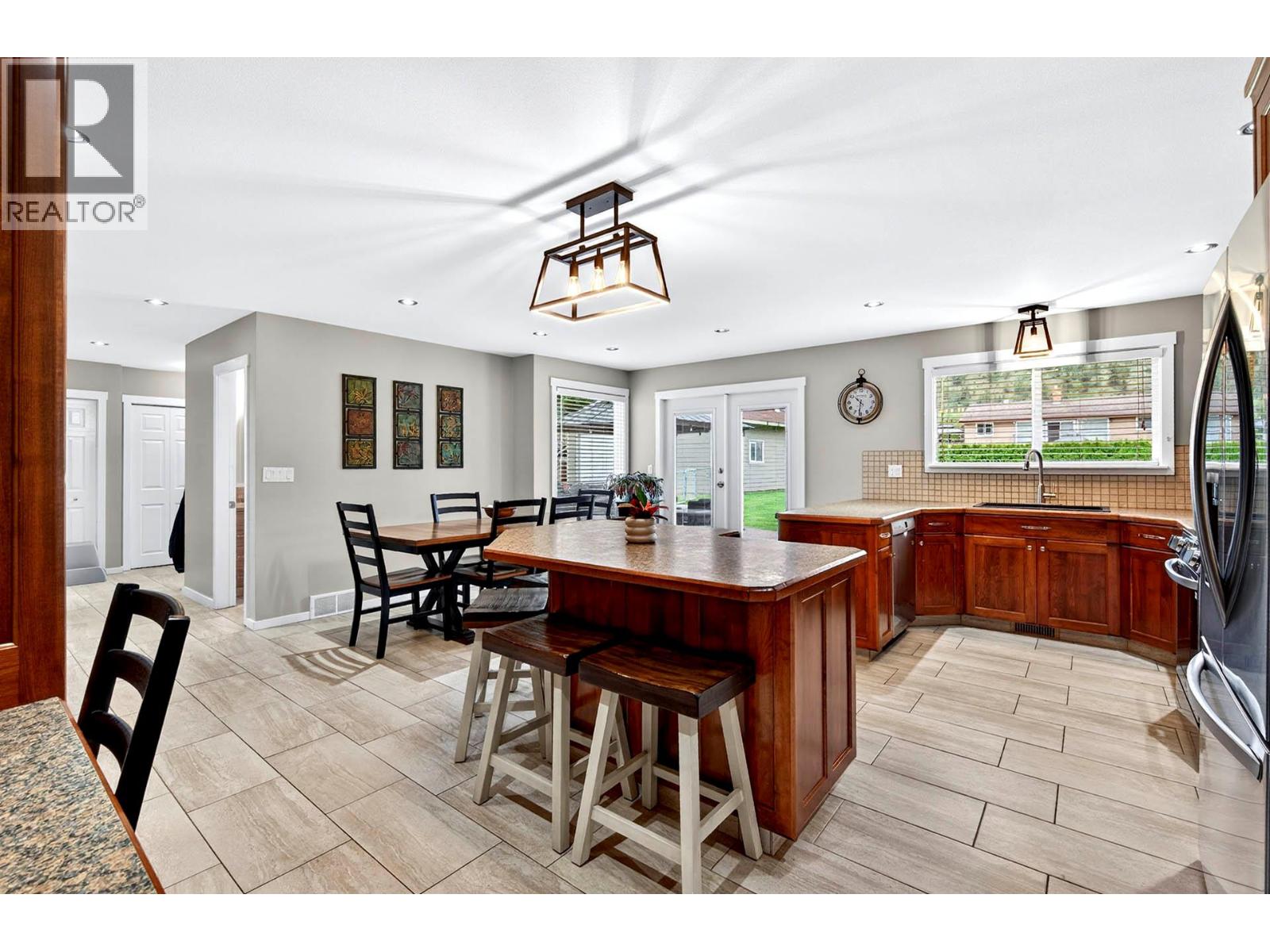 6451 Beaver Crescent, Kamloops, British Columbia  V2C 4V2 - Photo 7 - 10389729