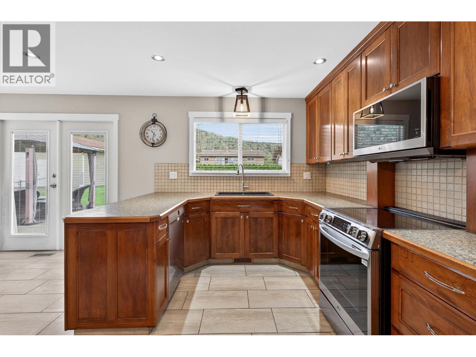 6451 Beaver Crescent, Kamloops, British Columbia  V2C 4V2 - Photo 9 - 10389729