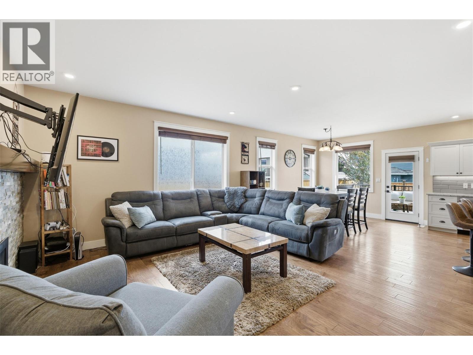 3010 Hilton Drive, Merritt, British Columbia  V1K 0B2 - Photo 6 - 10389667