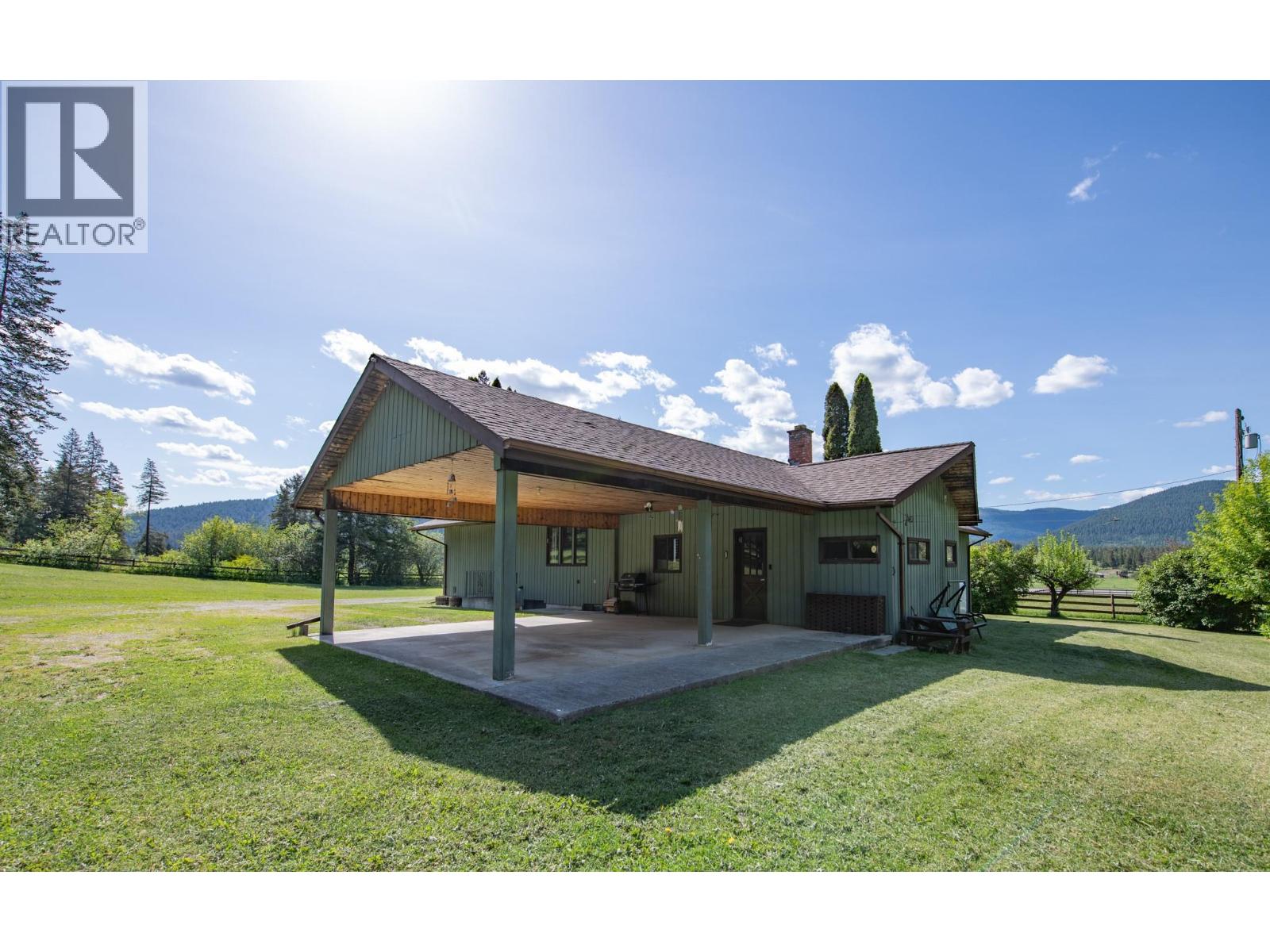 2471 6 Highway, Lumby, British Columbia  V0E 2G1 - Photo 10 - 10389113