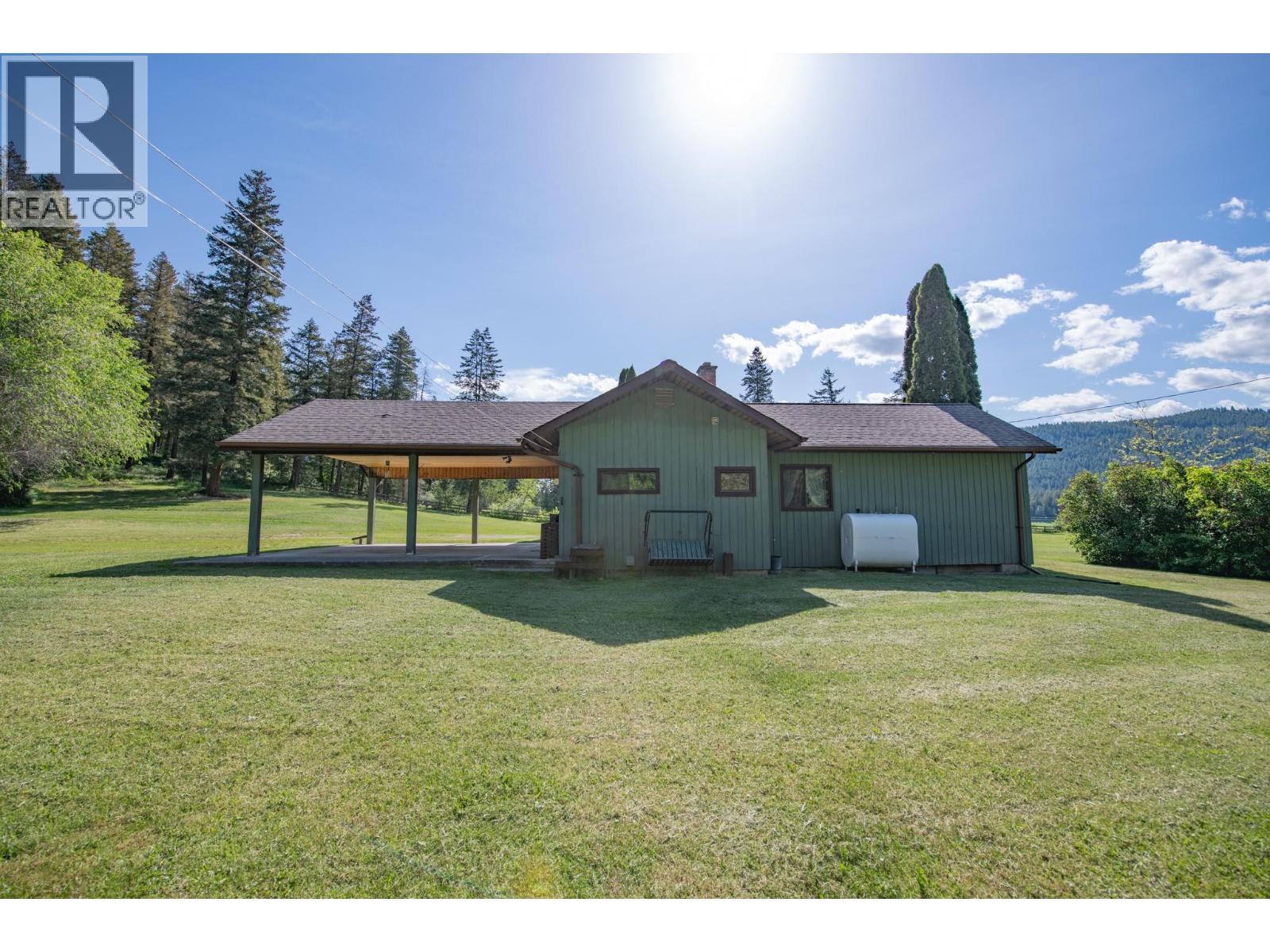 2471 6 Highway, Lumby, British Columbia  V0E 2G1 - Photo 11 - 10389113