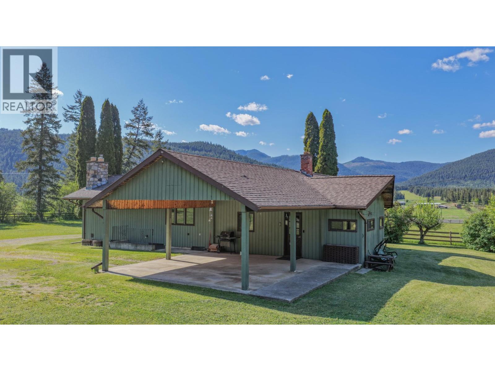 2471 6 Highway, Lumby, British Columbia  V0E 2G1 - Photo 14 - 10389113