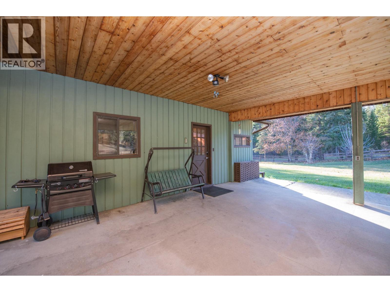 2471 6 Highway, Lumby, British Columbia  V0E 2G1 - Photo 15 - 10389113