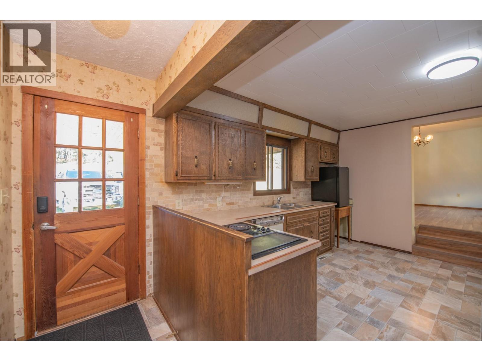 2471 6 Highway, Lumby, British Columbia  V0E 2G1 - Photo 16 - 10389113