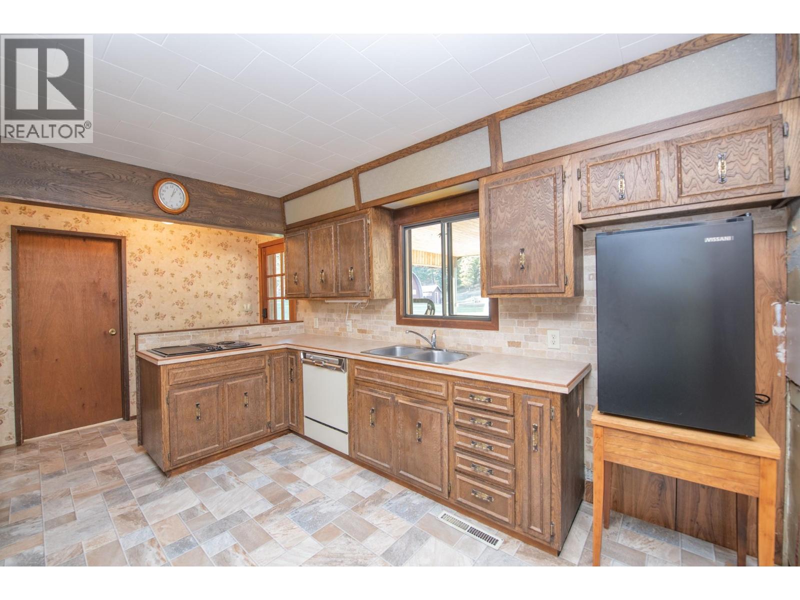 2471 6 Highway, Lumby, British Columbia  V0E 2G1 - Photo 17 - 10389113