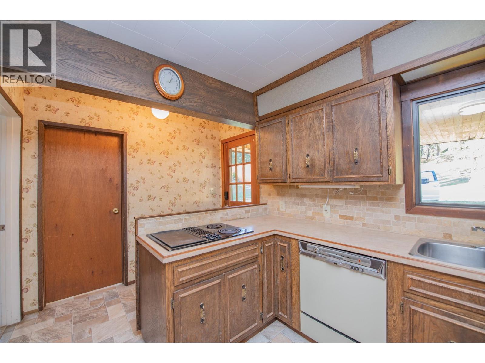 2471 6 Highway, Lumby, British Columbia  V0E 2G1 - Photo 21 - 10389113