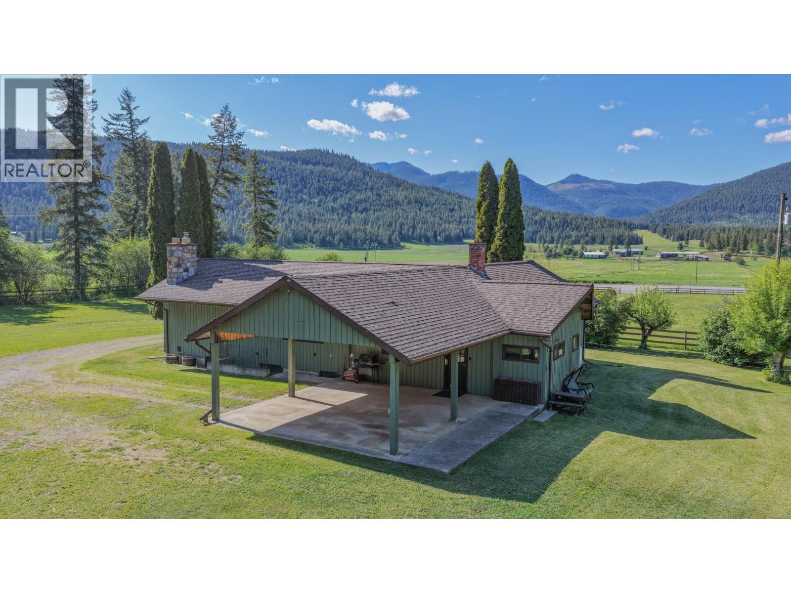 2471 6 Highway, Lumby, British Columbia  V0E 2G1 - Photo 5 - 10389113