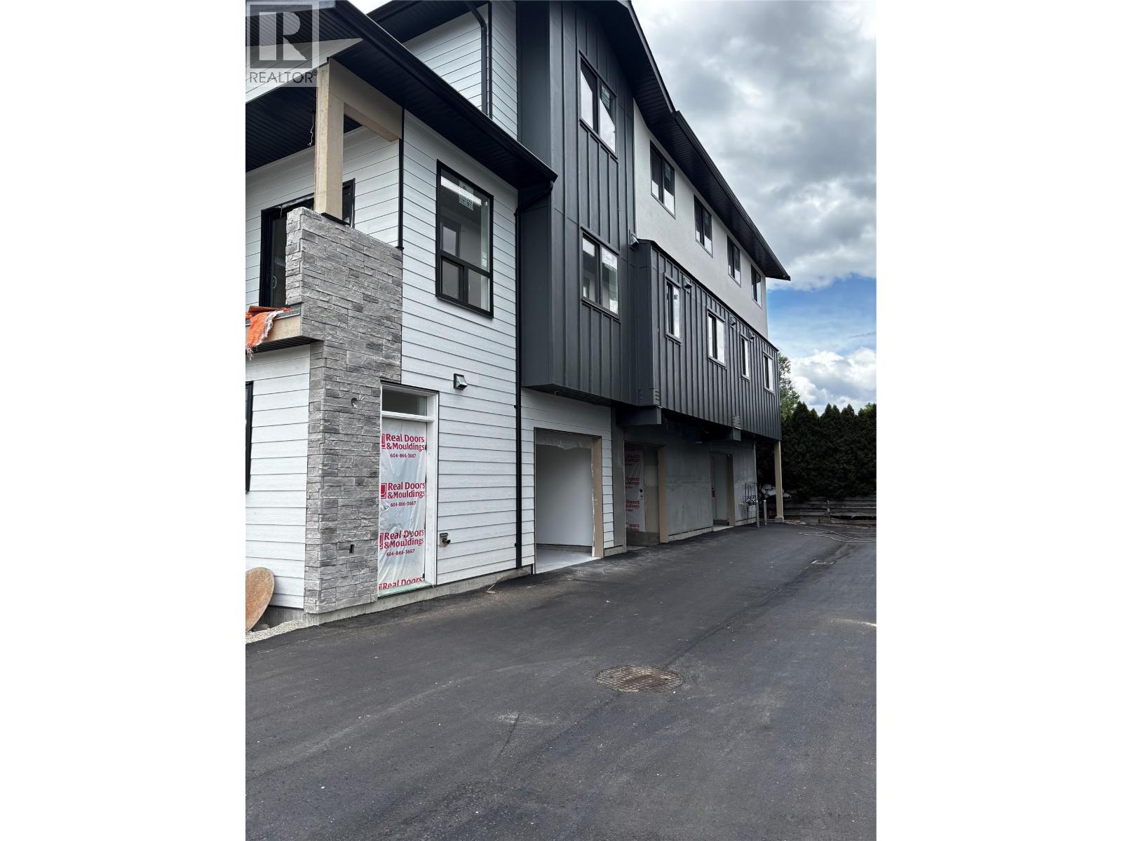980 Franklyn Road Unit# 3 Lot# 3, Kelowna, British Columbia  V1X 3V1 - Photo 2 - 10389668