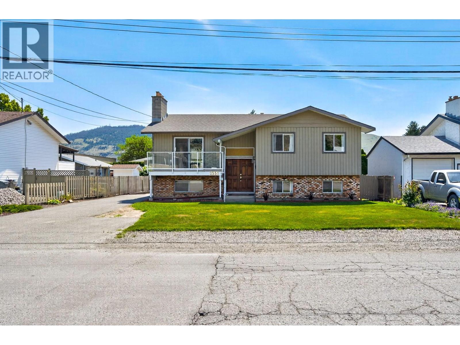 2551 Parkcrest Avenue, Kamloops, British Columbia  V2B 4Y4 - Photo 1 - 10389606