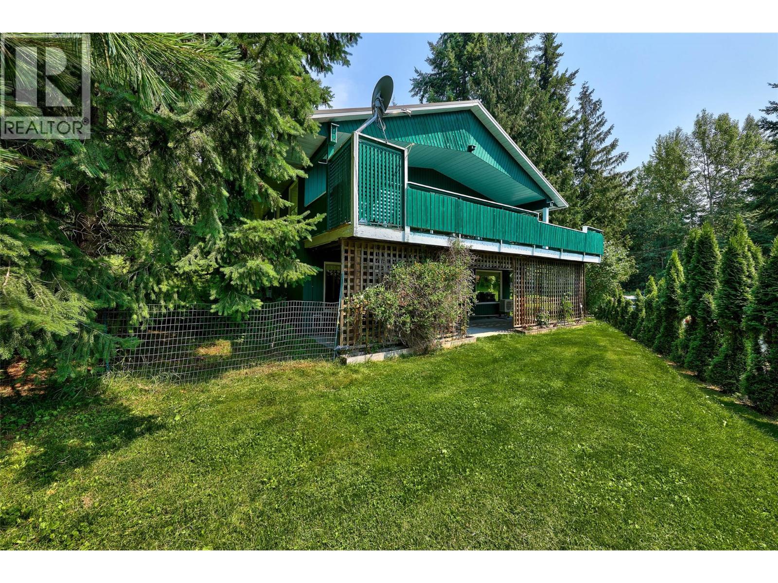 7280 Birch Close, anglemont, British Columbia