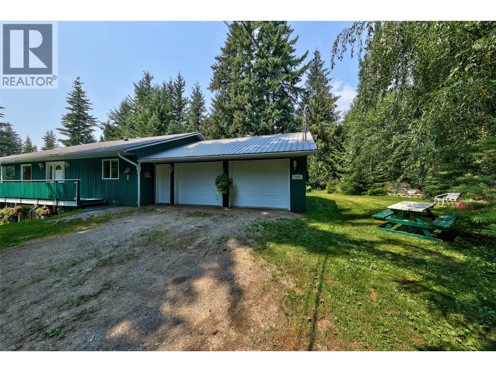 7280 Birch Close, Anglemont, British Columbia  V0E 1M8 - Photo 13 - 10389590