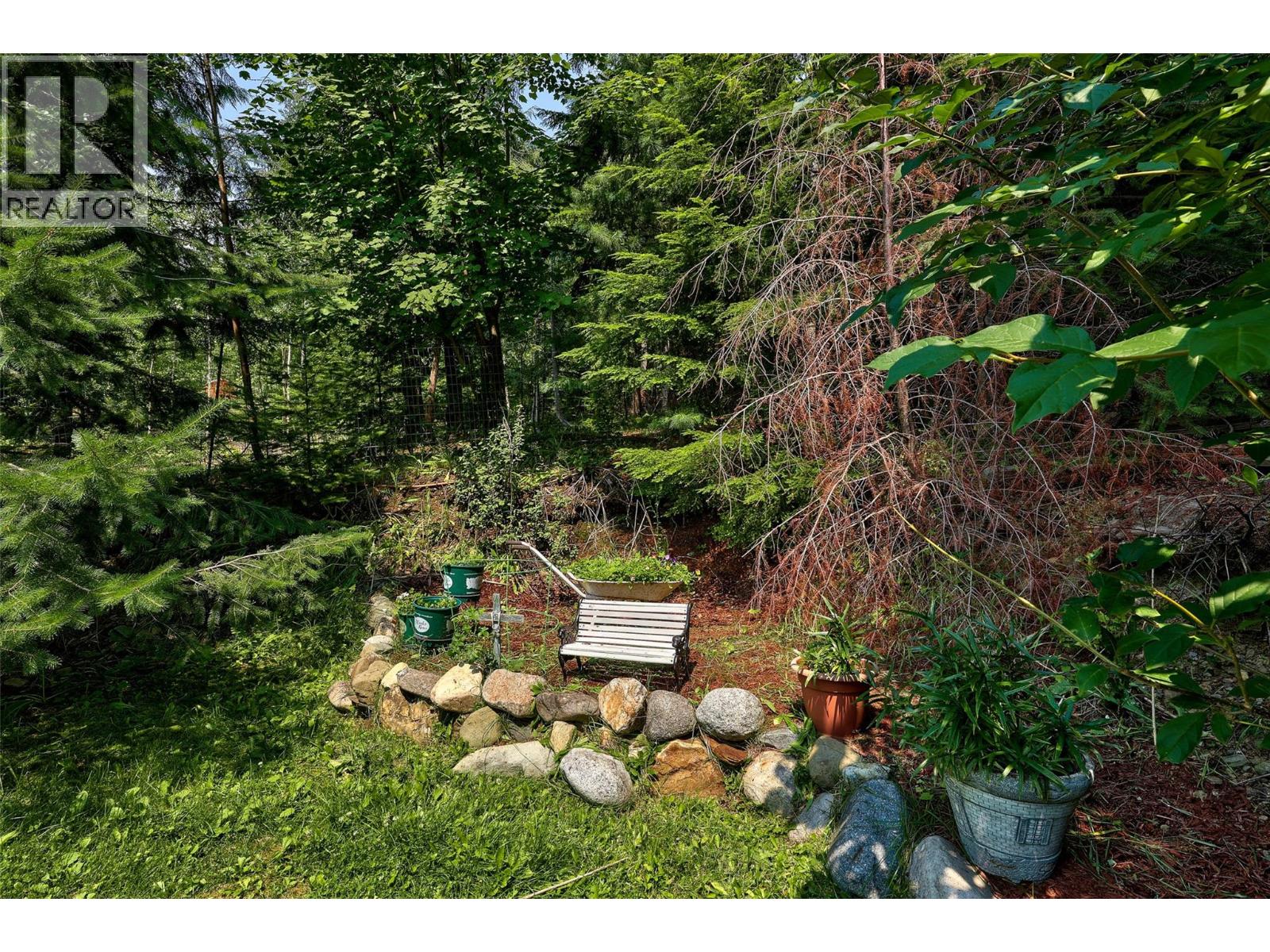 7280 Birch Close, Anglemont, British Columbia  V0E 1M8 - Photo 15 - 10389590