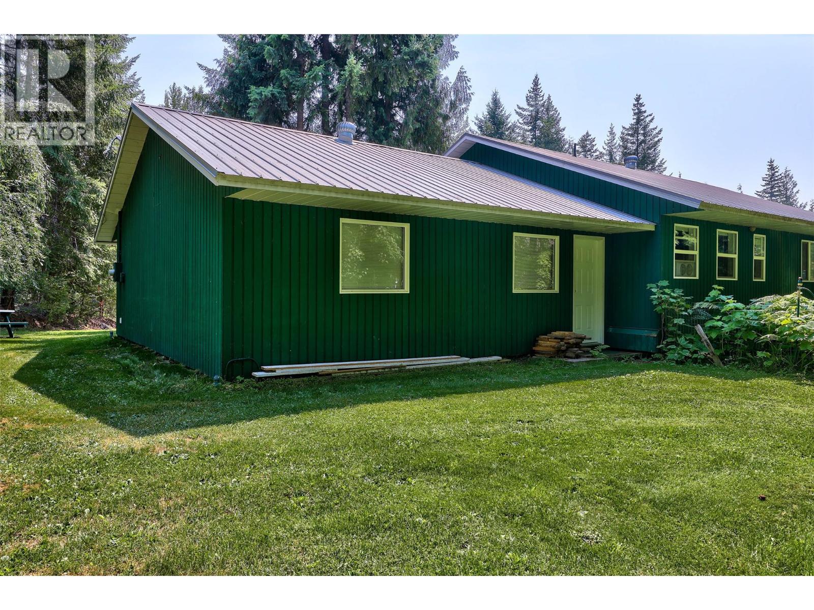 7280 Birch Close, Anglemont, British Columbia  V0E 1M8 - Photo 17 - 10389590
