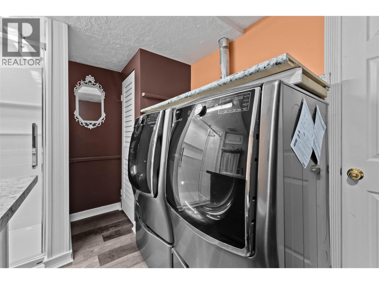 7280 Birch Close, Anglemont, British Columbia  V0E 1M8 - Photo 8 - 10389590